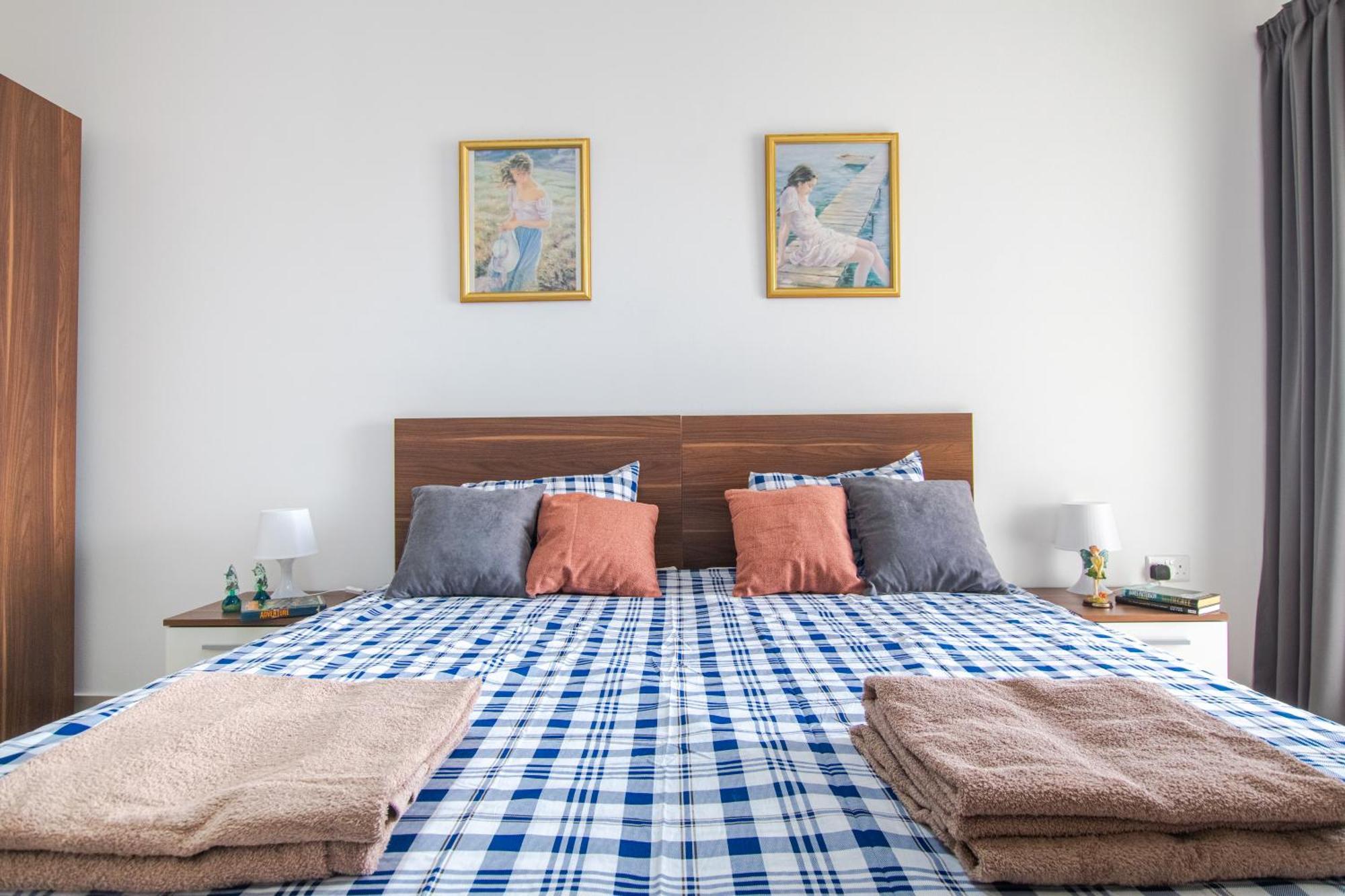 Spacious Brand New 3 Bdr 2bth Bugibba Apartment *