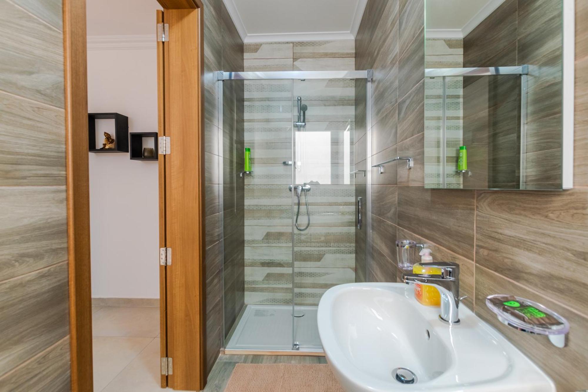 Spacious Brand New 3 Bdr 2bth Bugibba