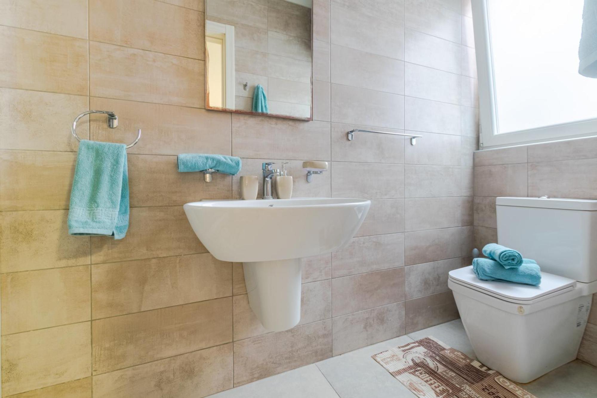 Spacious Brand New 3 Bdr 2bth Bugibba Apartment *