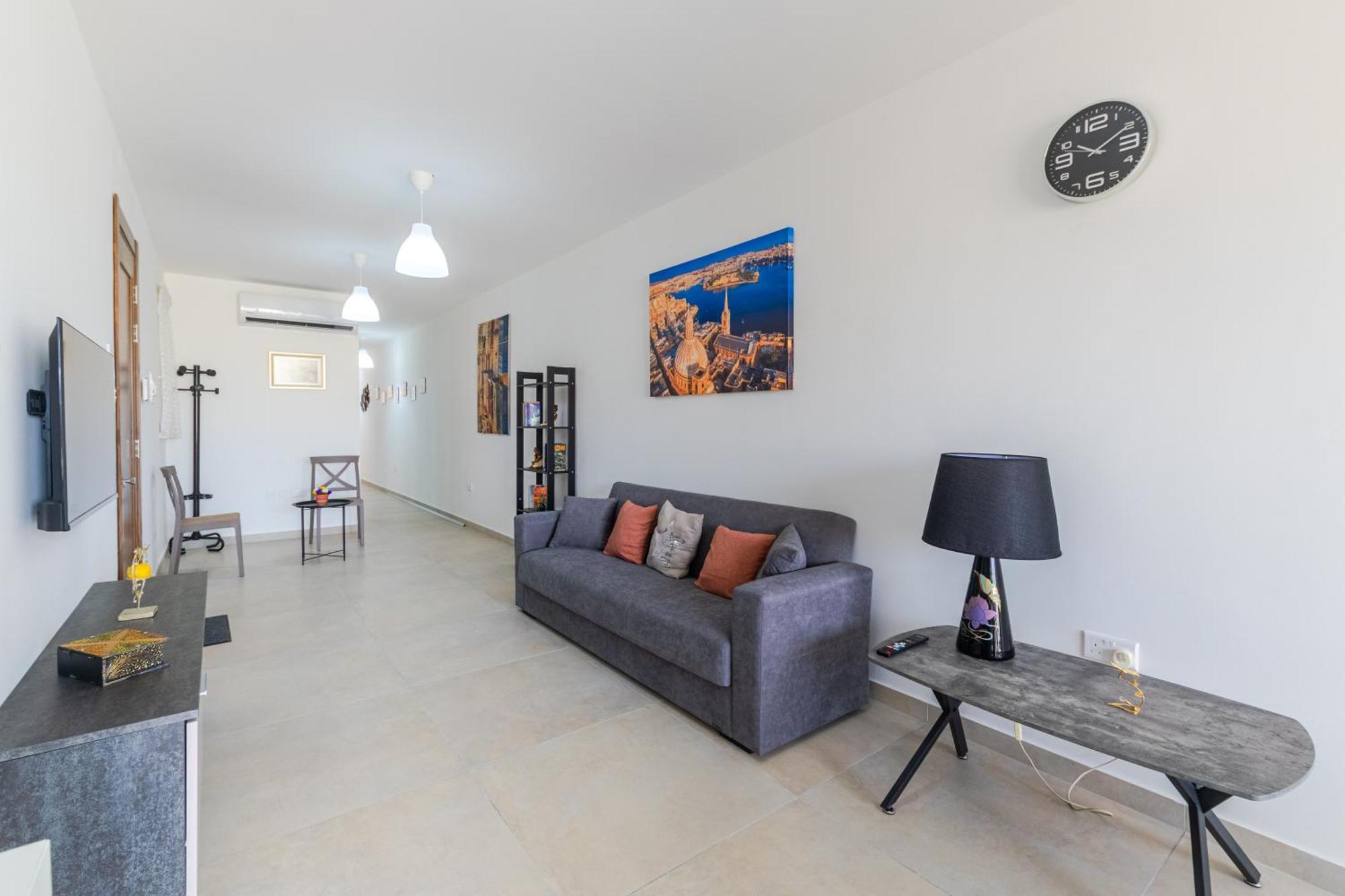 Spacious Brand New 3 Bdr 2bth Bugibba Apartment *
