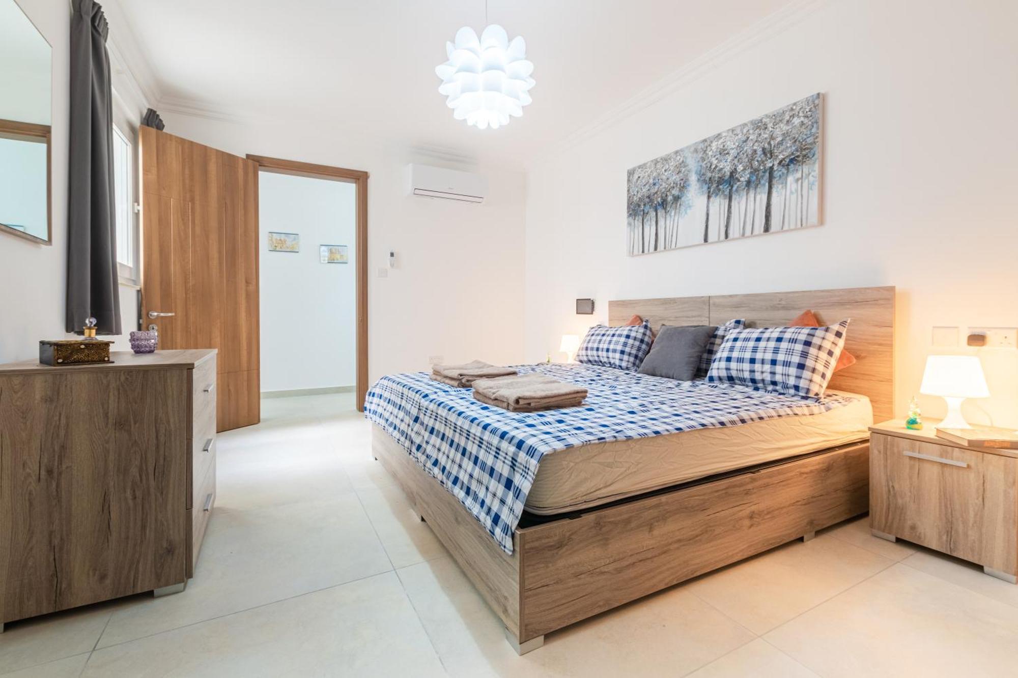 Spacious Brand New 3 Bdr 2bth Bugibba شقة خليج سانت بول